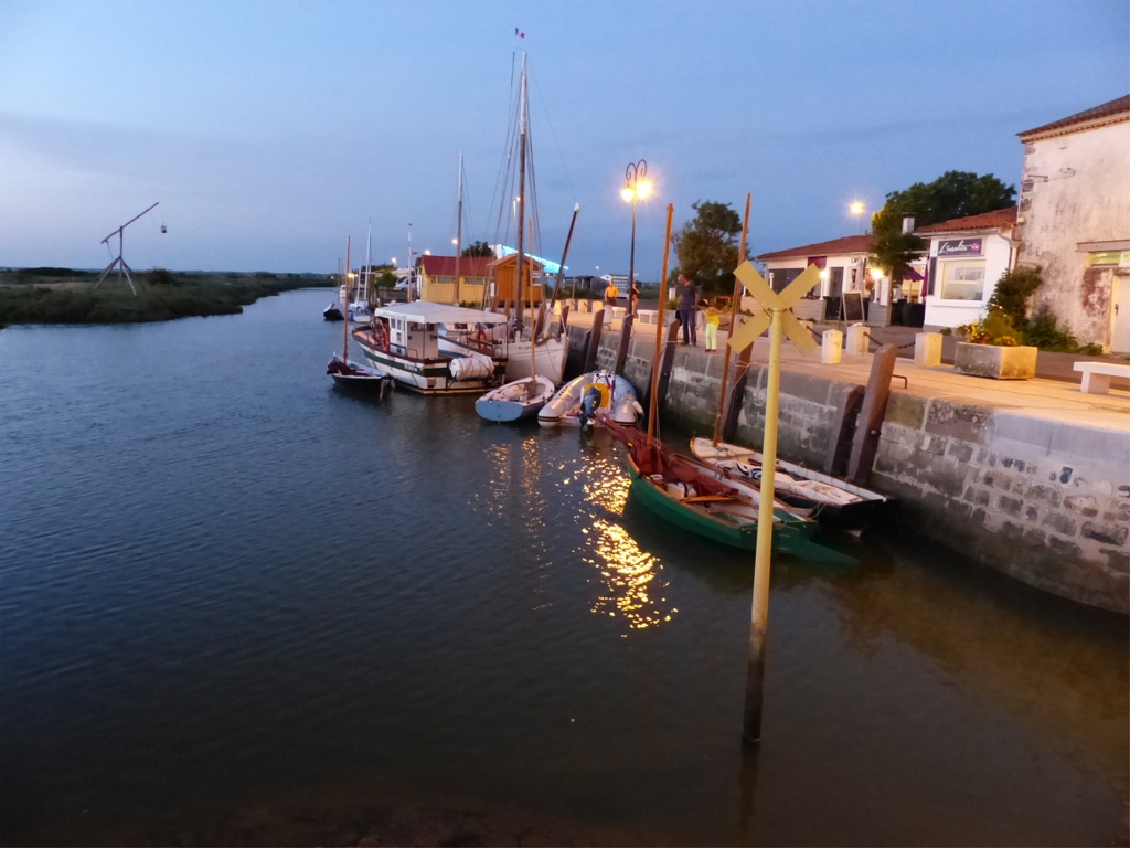 Exciting Mornac by night ! 