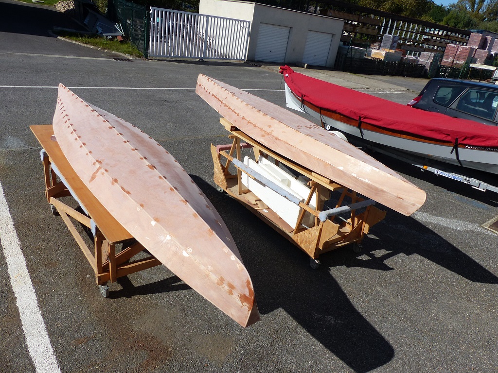 Même opération sur le Wood Duck 12. J'ai hâte de pouvoir faire un essai des deux kayaks afin de comparer leur stabilité et maniabilité. 